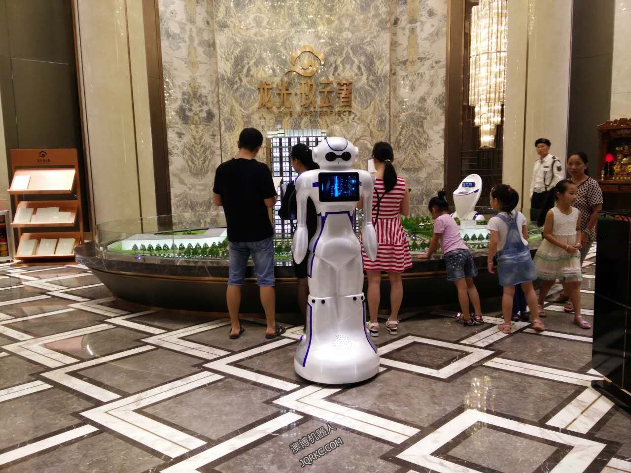服務(wù)機(jī)器人能夠取代人工客服嗎？